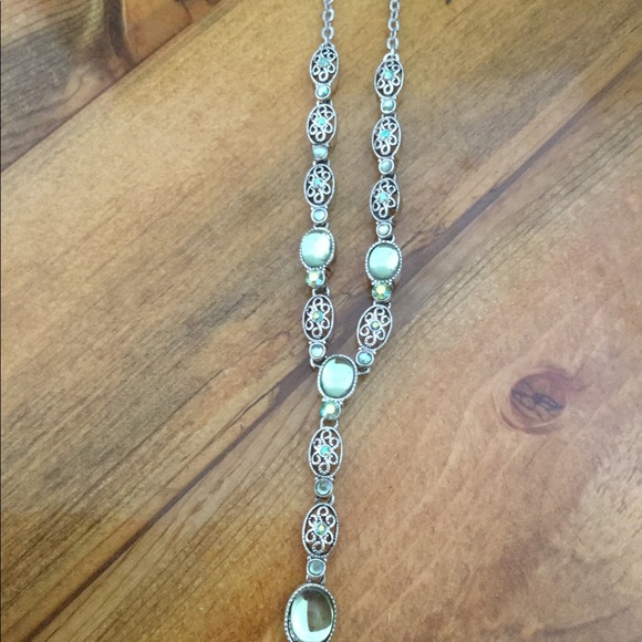 Fun Necklace With Light Green Stones - Picture 2 of 2